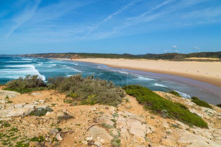Foto de Hermosa playa vacía en la costa oeste del Algarve, Portugal - Imagen libre de derechos