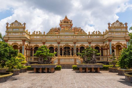 Téléchargez les photos : My Tho, Vietnam: Vinh Tranh Pagoda in My Tho, the Mekong Delta, Vietnam. - en image libre de droit