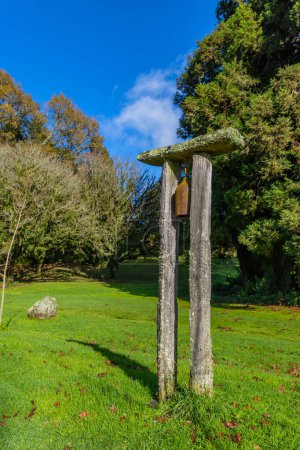 Téléchargez les photos : Belle cloche dans un jardin près de Wellington, Nouvelle-Zélande - en image libre de droit