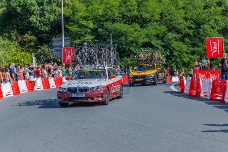 Foto de Bayona, Francia: Coche del equipo de carreras Cofidis del Tour de Francia en la 3 etapa de "Le Tour de France" en Bayona, País Vasco. Francia. - Imagen libre de derechos