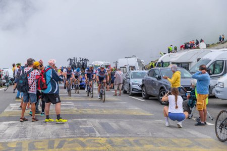 Téléchargez les photos : Col du Tourmalet, France: Soudal Quick-Step Team climbig the road to Col du Tourmalet in Pyerenees mountains during the stage 6 of Le Tour de France 2023. - en image libre de droit