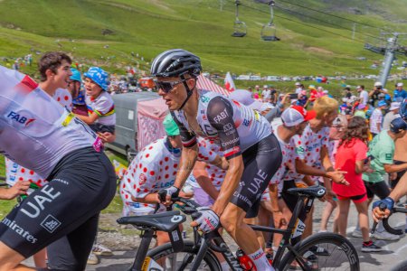 Téléchargez les photos : Col du Tourmalet, France : Rafal Majka au sommet du Col du Tourmalet dans les Pyrénées lors de l'étape 6 du Tour de France 2023 - en image libre de droit