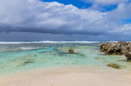 Téléchargez les photos : Plage sur l'île d'Efate, Vanuatu, près de Port Vila - célèbre plage sur la côte est - en image libre de droit
