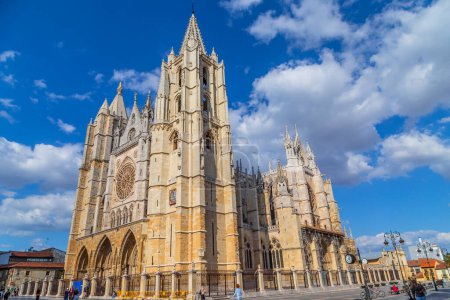 Téléchargez les photos : Léon, Espagne : Vue sur la cathédrale de la ville de Léon, en Espagne - en image libre de droit