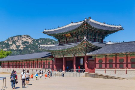 Foto de Seúl, Corea del Sur: Geunjeongjeon el Salón del Trono en el Palacio Gyeongbokgung el principal palacio real de la dinastía Joseon en Seúl, Corea del Sur - Imagen libre de derechos