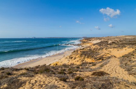 Téléchargez les photos : Paysage de la côte de Sao Torpes en Alentejo, Portugal - en image libre de droit