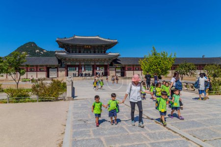 Foto de Seúl, Corea del Sur: Geunjeongjeon el Salón del Trono en el Palacio Gyeongbokgung el principal palacio real de la dinastía Joseon en Seúl, Corea del Sur - Imagen libre de derechos