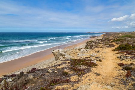 Foto de Paisaje de la costa de Sao Torpes en Alentejo, Portugal - Imagen libre de derechos