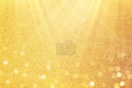 Gold funkelnde Lichter glitzern Konfetti festlichen Hintergrund mit Textur. Abstrakte Weihnachten funkelten hell Bokeh defokussiert. Winter Card oder Einladung. Weihnachtsgrußkarte.