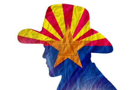 Téléchargez les photos : Silhouette de cow-boy avec drapeau de l'Arizona sur fond de papier ridé - en image libre de droit