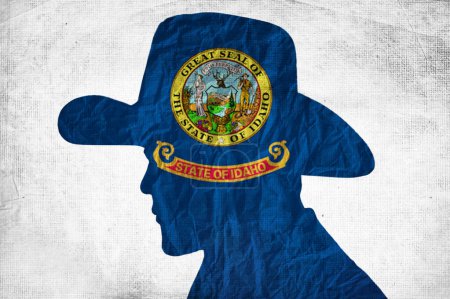 Téléchargez les photos : Silhouette de cow-boy avec drapeau Idaho sur fond de papier ridé - en image libre de droit