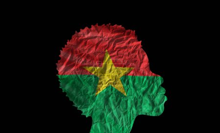 Téléchargez les photos : Silhouette femme africaine avec drapeau burkinabé. - en image libre de droit