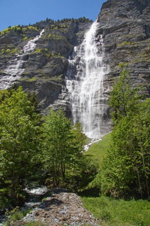 Téléchargez les photos : Cascades de la vallée de Lauterbrunnen. Cantone Berne, Suisse - en image libre de droit