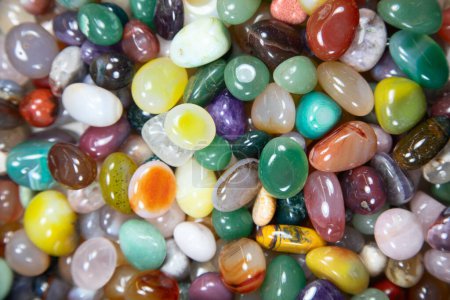 Téléchargez les photos : Collection of the translucent semi-precious stones - en image libre de droit