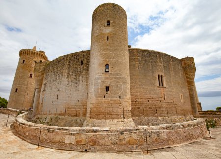Foto de Famoso Castell de Bellver en Palma de Mallorca, España - Imagen libre de derechos
