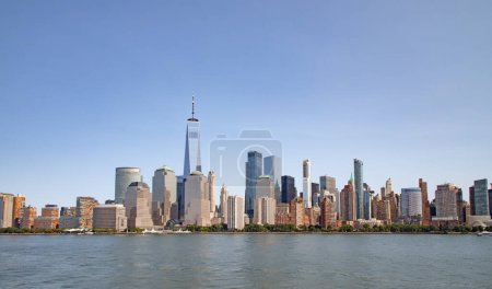 Foto de El horizonte de Nueva York visto desde el puerto y el río Hudson - Imagen libre de derechos