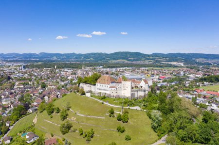 Téléchargez les photos : Château de Lenzburg près de Zurich, Suisse - en image libre de droit