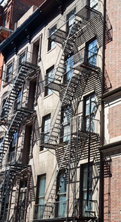 Téléchargez les photos : Fire escape stairs in the downtown New York city, USA - en image libre de droit