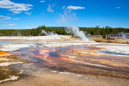 Téléchargez les photos : Bassin de geyser de sables noirs dans le parc national de Yellowstone, États-Unis - en image libre de droit