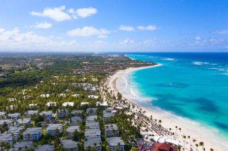 Foto de Aerial view of the famous Bavaro beach near Punta Cana, Dominican republic - Imagen libre de derechos