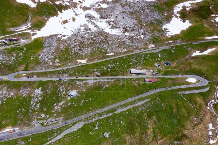 Foto de Klausenpass - carretera de montaña que conecta los cantones Uri y Glarus en los Alpes suizos - Imagen libre de derechos