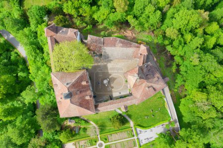 Téléchargez les photos : Château de Kyburg situé entre Zurich et Winterthur, Suisse - en image libre de droit