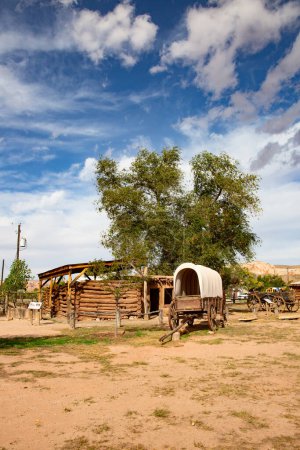 Téléchargez les photos : Avant-poste historique des pionniers du Far West à la frontière entre l'Arizona et l'Utah - en image libre de droit