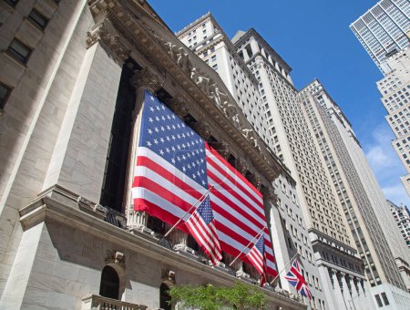 Téléchargez les photos : NEW YORK CITY, NY - SEP 10: The New York Stock Exchange building on Wall Street on September 10, 2022 in New York City. The Exchange building was built in 1903. - en image libre de droit