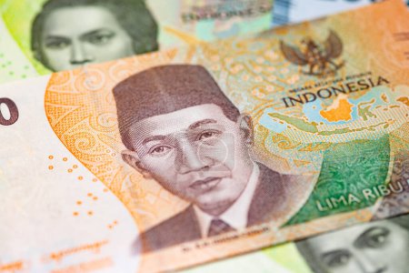 Téléchargez les photos : Collecte des billets indonésiens (1000 à 100000 Rupiah) - en image libre de droit
