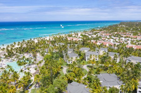 Foto de Aerial view of the famous Bavaro beach near Punta Cana, Dominican republic - Imagen libre de derechos