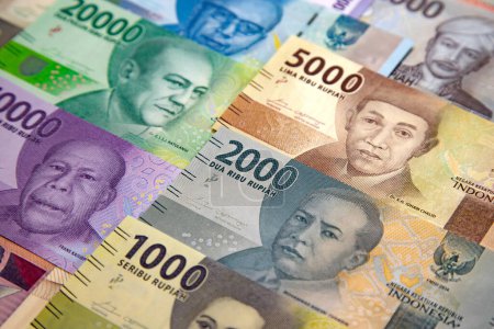 Téléchargez les photos : Collecte des billets indonésiens (1000 à 50000 Rupiah) - en image libre de droit