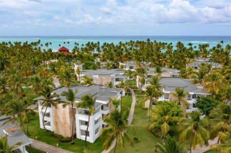 Téléchargez les photos : Vue aérienne de la célèbre plage de Bavaro près de Punta Cana, République dominicaine - en image libre de droit