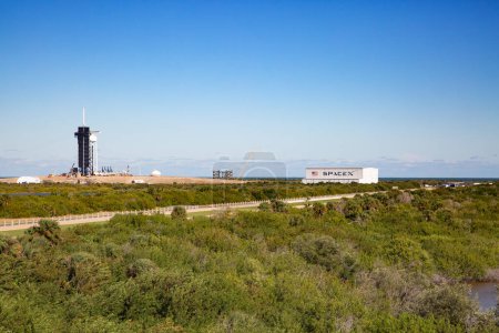 Foto de KENNEDY SPACE CENTER, FLORIDA, EE.UU. - 2 DE DICIEMBRE DE 2019: NASA Launch site LC-39A at Kennedy Space Center. El LC-39A es utilizado por SpaceX para los lanzamientos de Falcon 9 y Falcon Heavy - Imagen libre de derechos