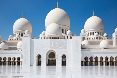 Foto de Famosa mezquita Sheikh Zayed en Abu Dhabi, Emiratos Árabes Unidos - Imagen libre de derechos