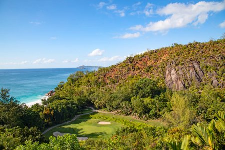Téléchargez les photos : Golf course on the Praslin island, Seychelles - en image libre de droit