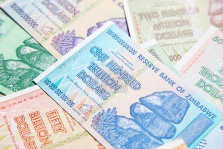 Foto de Billetes de Zimbabwe después de la hiperinflación - Imagen libre de derechos