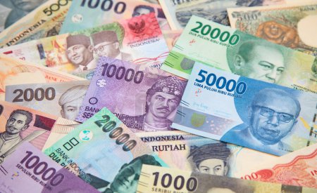 Foto de Recogida de los billetes de rupias indonesias - Imagen libre de derechos