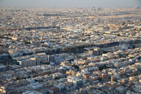 Foto de RIYADH - 27 DE FEBRERO: Vista aérea del centro de Riad el 27 de febrero de 2023 en Riad, Arabia Saudita. - Imagen libre de derechos