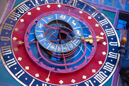 Téléchargez les photos : Célèbre horloge zodiacale Zytglogge à Berne, Suisse - en image libre de droit