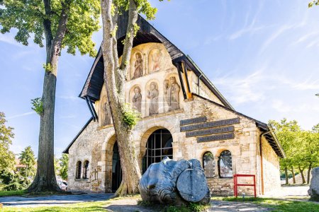 Téléchargez les photos : Vestibule historique de la cathédrale de Goslar par une journée ensoleillée en été. - en image libre de droit