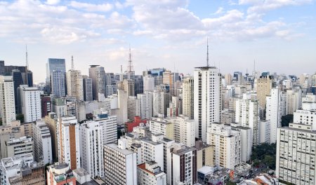 Foto de Vista aérea de edificios cercanos a la Avenida Paulista en la ciudad de Sao Paulo, Brasil. - Imagen libre de derechos