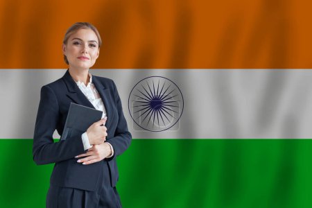 Foto de Mujer de negocios india en la bandera de India digital nomad, business, startup concept - Imagen libre de derechos
