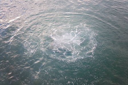 Foto de Explosión de corriente norte, burbujas submarinas, peligro de gas - Imagen libre de derechos