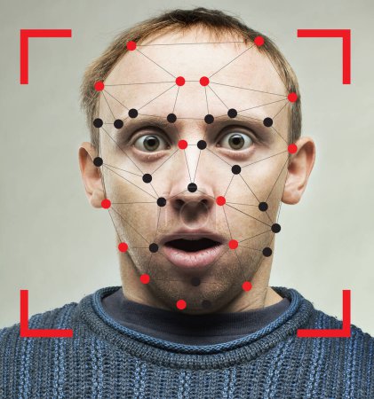 Choqué homme avec la technologie système de sécurité biométrique. Concept de reconnaissance faciale