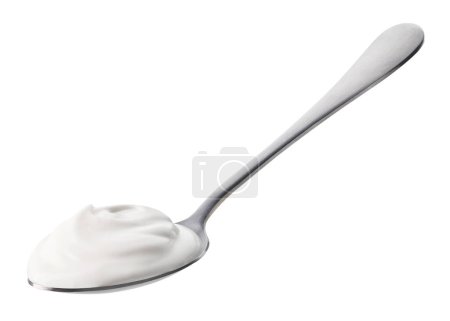 Téléchargez les photos : Cuillère en argent de yaourt grec frais isolé sur fond blanc - en image libre de droit