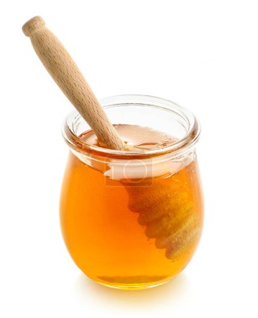 Téléchargez les photos : Pot en verre plein de miel et trempette en bois isolé sur fond blanc - en image libre de droit