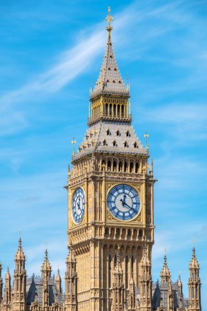 Foto de View to Big Ben, the famous clock tower after a major renovation in 2022. London, England - Imagen libre de derechos
