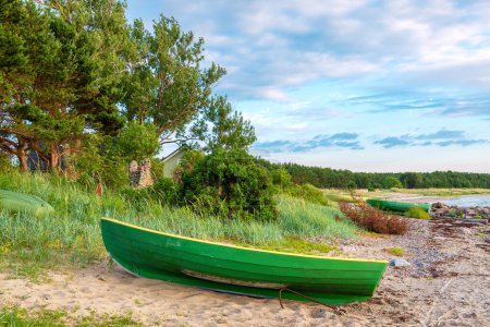 Téléchargez les photos : Evening view of Baltic Sea coast with wooden boats. Kaberneeme, Estonia, Europe - en image libre de droit