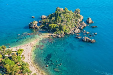 Téléchargez les photos : Picturesque island Isola Bella in Ionian Sea near Taormina. Sicily, Italy - en image libre de droit
