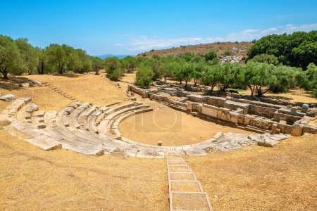 Foto de Vista al anfiteatro en la antigua ciudad de Aptera. Creta, Grecia - Imagen libre de derechos